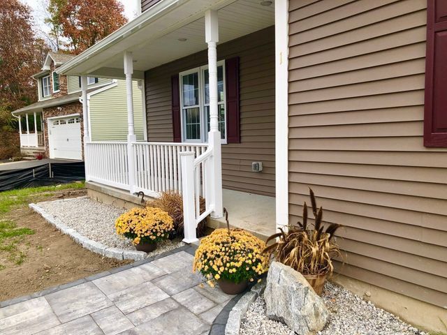 1 Heritage Ln, Monson, MA 01057