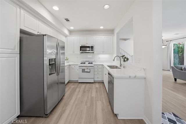 19324 Opal Lane, Saugus, CA 91350