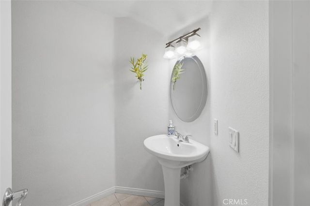 19324 Opal Lane, Saugus, CA 91350