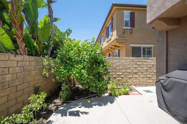 19324 Opal Lane, Saugus, CA 91350