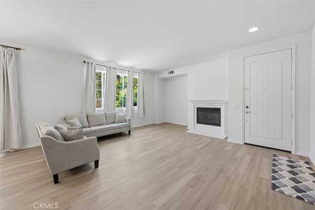 19324 Opal Lane, Saugus, CA 91350