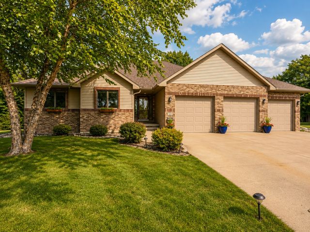 120 Sunburst Circle, Mankato, MN 56001