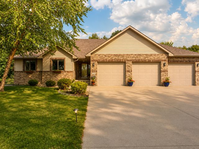 120 Sunburst Circle, Mankato, MN 56001