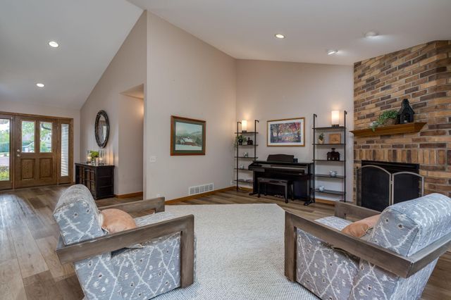 120 Sunburst Circle, Mankato, MN 56001