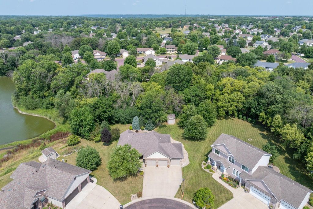 120 Sunburst Circle, Mankato, MN 56001