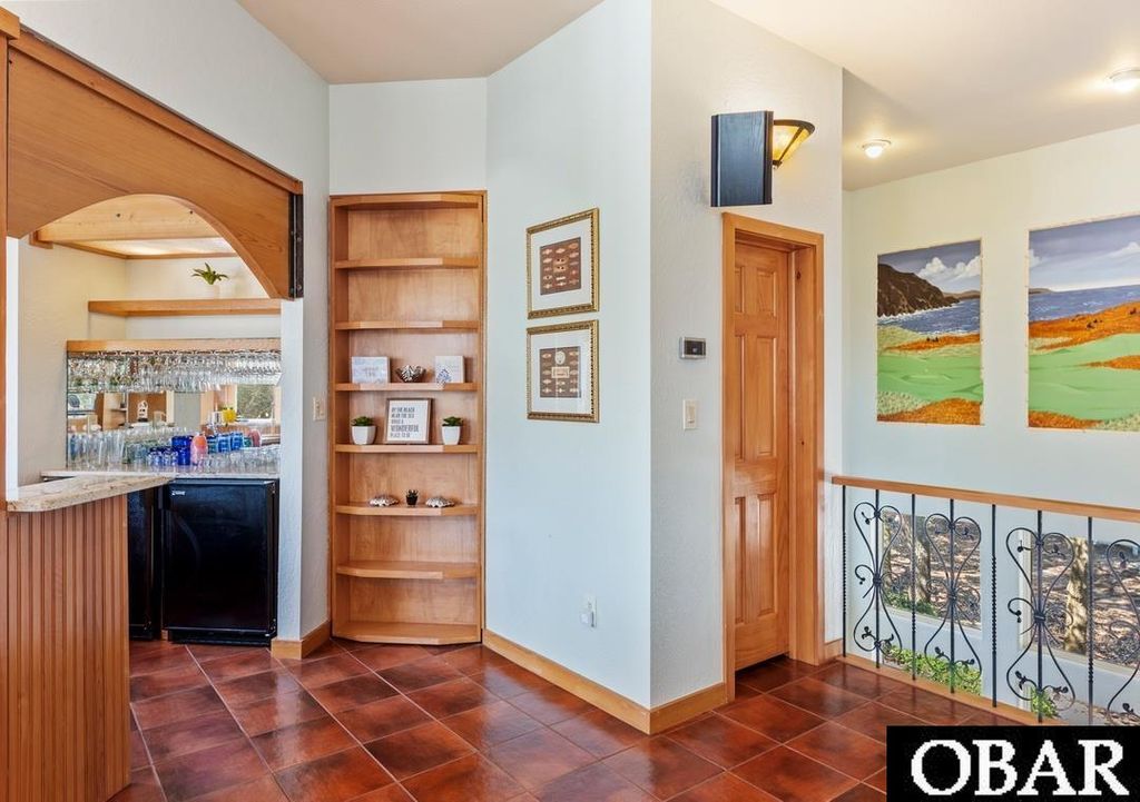 Image 14 of property listing at 565 Live Oak Court, Corolla, NC 27927