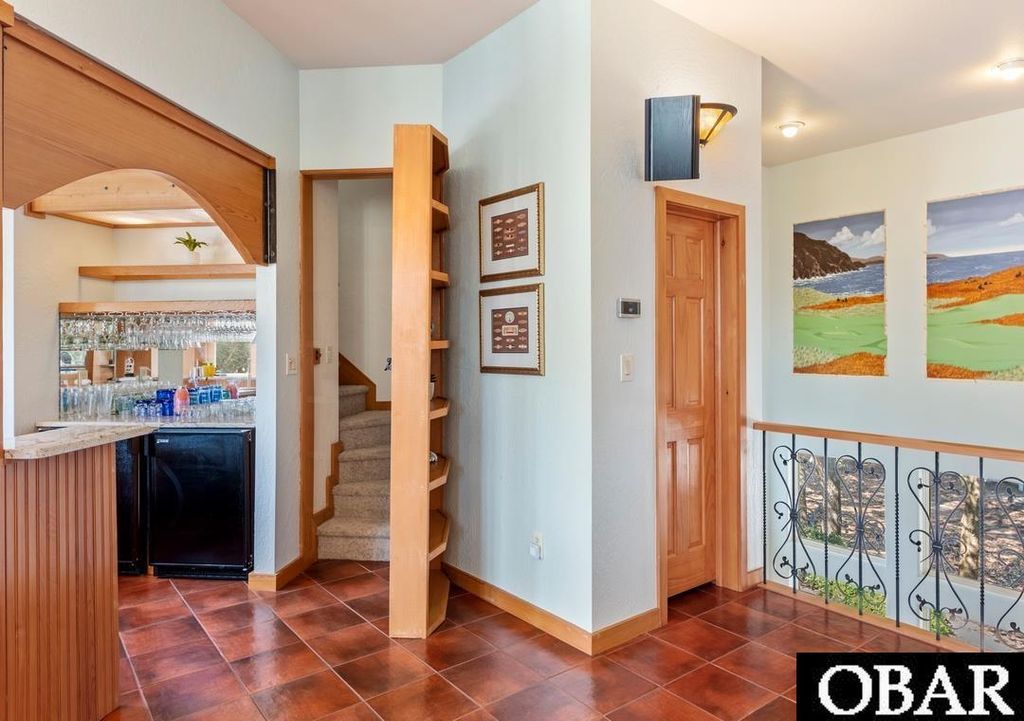 Image 15 of property listing at 565 Live Oak Court, Corolla, NC 27927