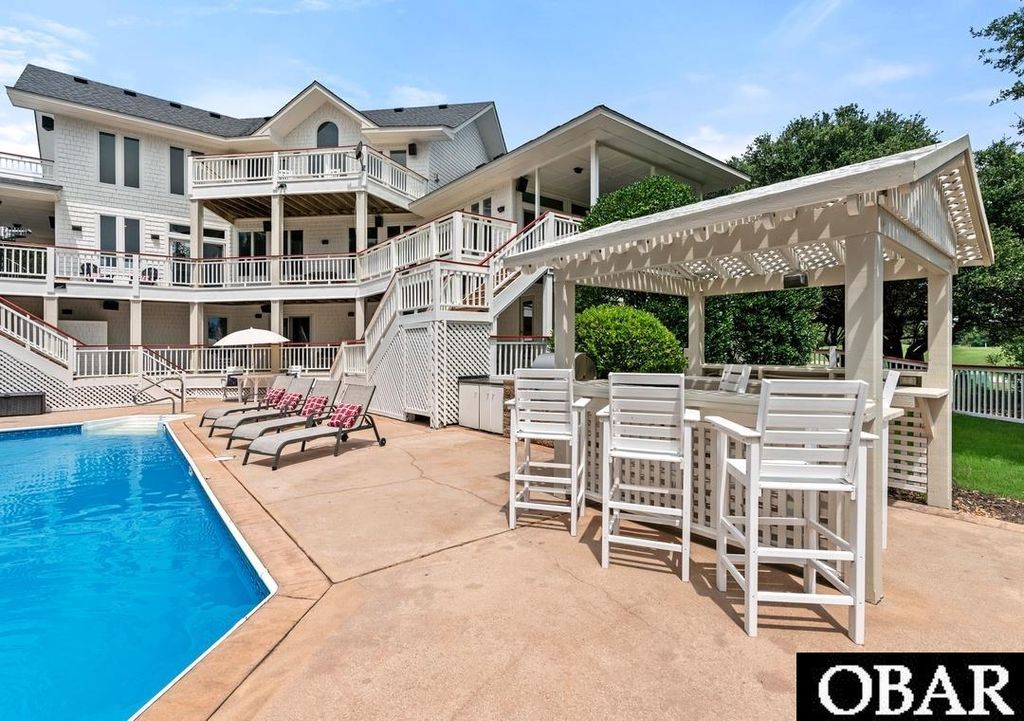 Image 4 of property listing at 565 Live Oak Court, Corolla, NC 27927
