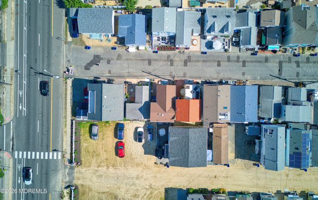 46 W Rutherford Lane, Lavallette, NJ 08735