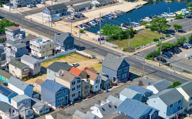 46 W Rutherford Lane, Lavallette, NJ 08735