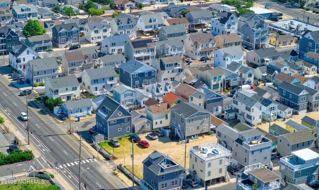 46 W Rutherford Lane, Lavallette, NJ 08735