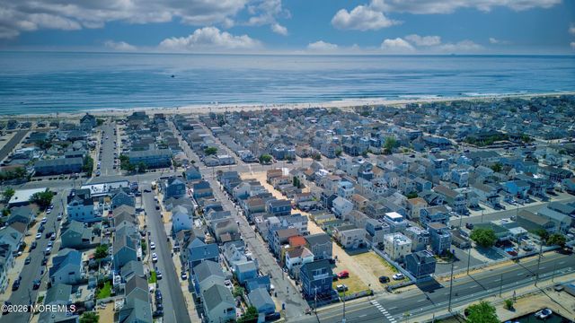 46 W Rutherford Lane, Lavallette, NJ 08735