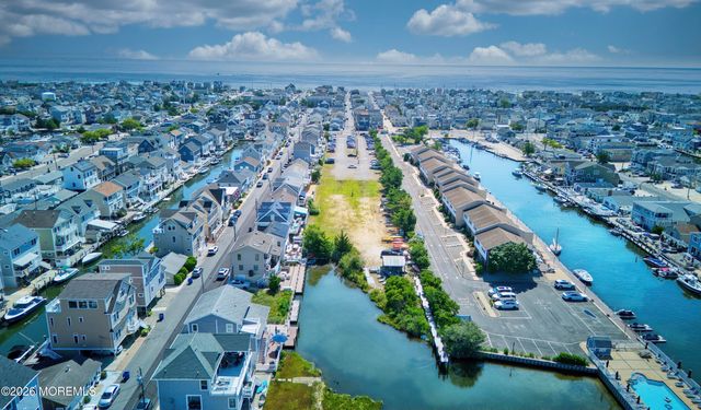 46 W Rutherford Lane, Lavallette, NJ 08735