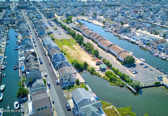 46 W Rutherford Lane, Lavallette, NJ 08735
