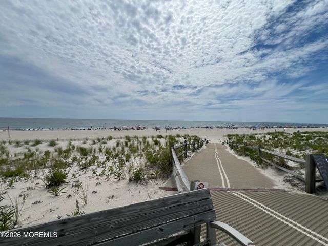 46 W Rutherford Lane, Lavallette, NJ 08735