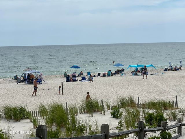 46 W Rutherford Lane, Lavallette, NJ 08735