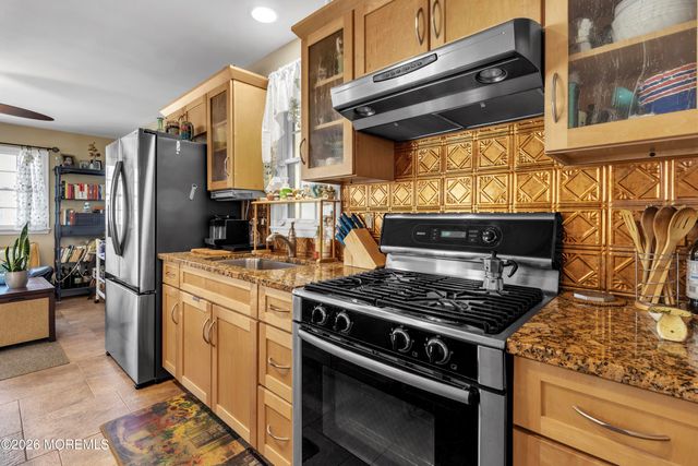 46 W Rutherford Lane, Lavallette, NJ 08735