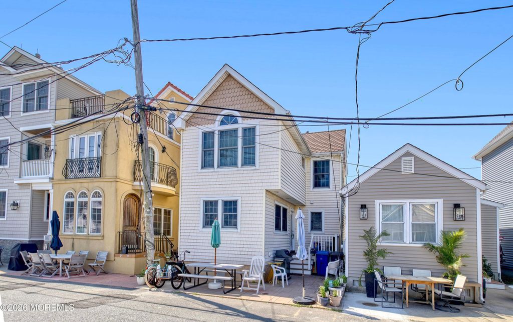 46 W Rutherford Lane, Lavallette, NJ 08735