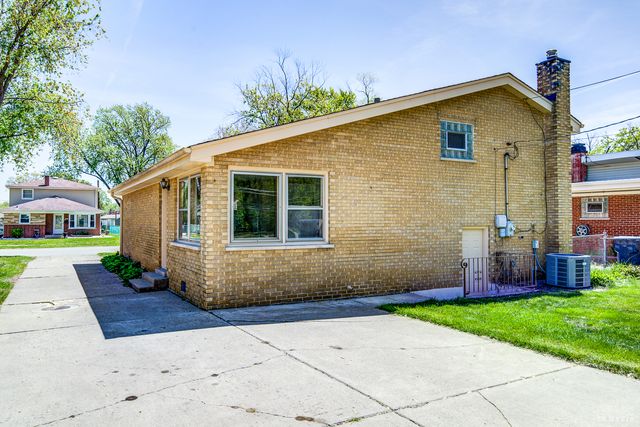 15320 Harding Avenue, Midlothian, IL 60445