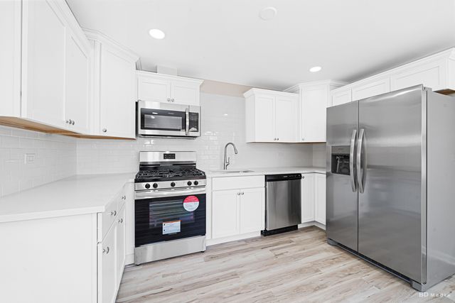 15320 Harding Avenue, Midlothian, IL 60445