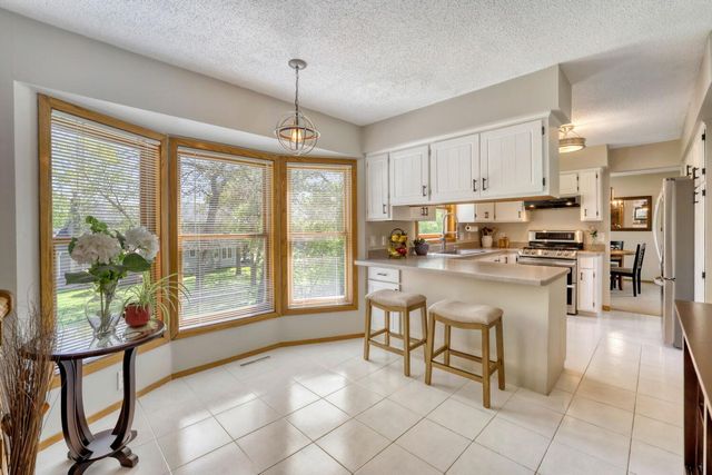 1412 Rushmore Crescent, Burnsville, MN 55306