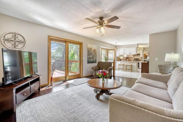1412 Rushmore Crescent, Burnsville, MN 55306