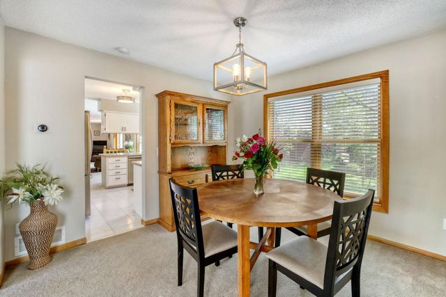 1412 Rushmore Crescent, Burnsville, MN 55306