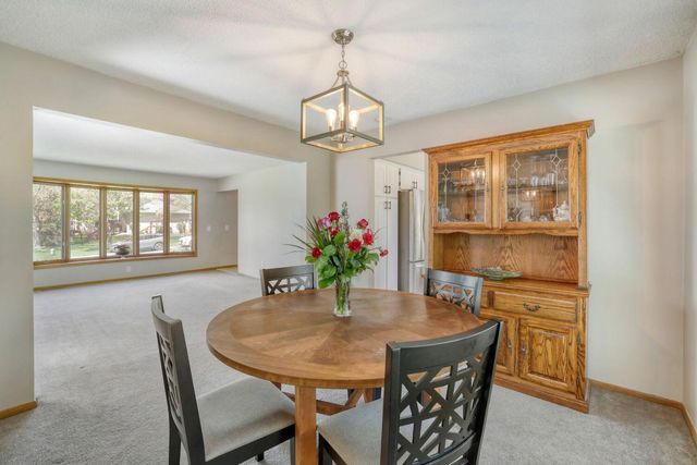 1412 Rushmore Crescent, Burnsville, MN 55306