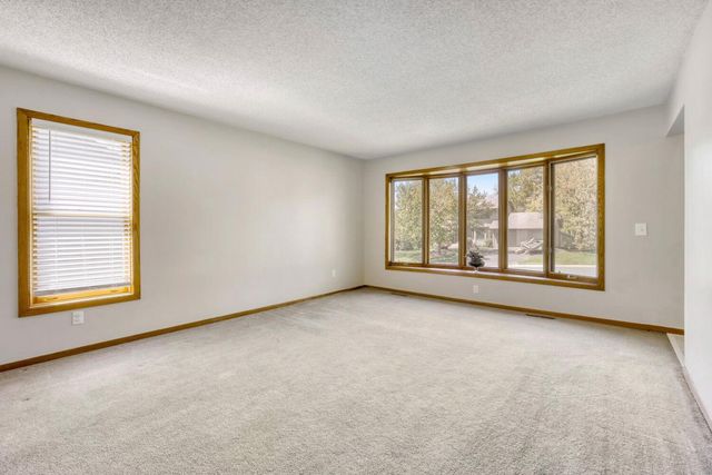 1412 Rushmore Crescent, Burnsville, MN 55306