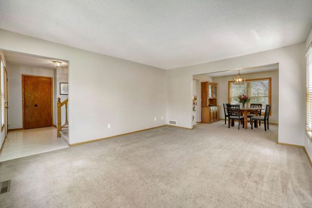 1412 Rushmore Crescent, Burnsville, MN 55306