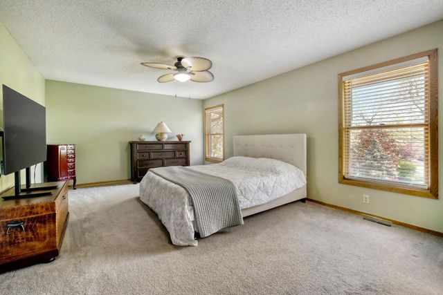 1412 Rushmore Crescent, Burnsville, MN 55306