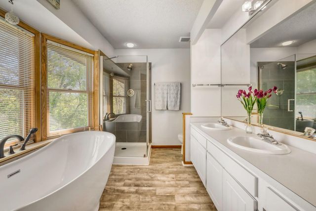 1412 Rushmore Crescent, Burnsville, MN 55306