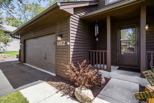 1412 Rushmore Crescent, Burnsville, MN 55306