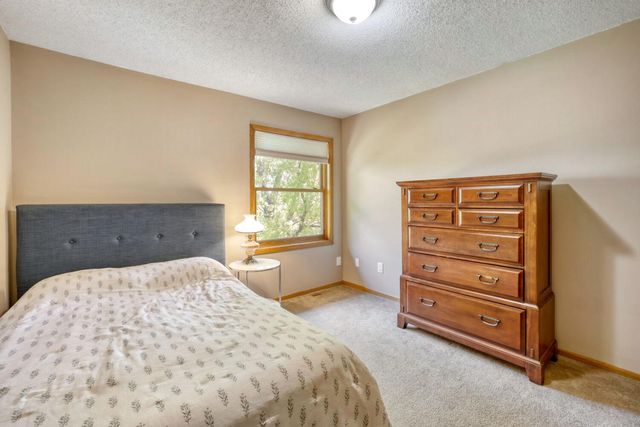 1412 Rushmore Crescent, Burnsville, MN 55306