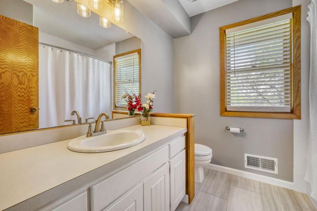 1412 Rushmore Crescent, Burnsville, MN 55306