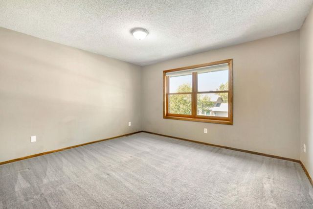1412 Rushmore Crescent, Burnsville, MN 55306