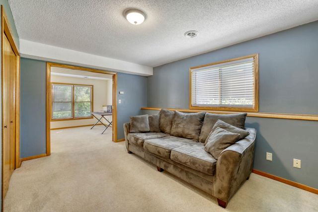 1412 Rushmore Crescent, Burnsville, MN 55306