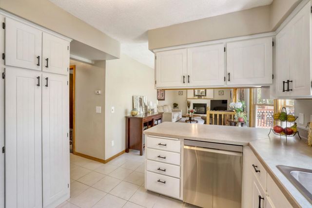 1412 Rushmore Crescent, Burnsville, MN 55306