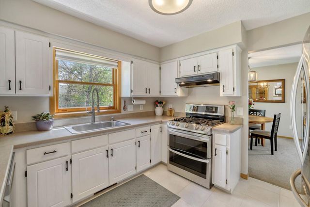 1412 Rushmore Crescent, Burnsville, MN 55306