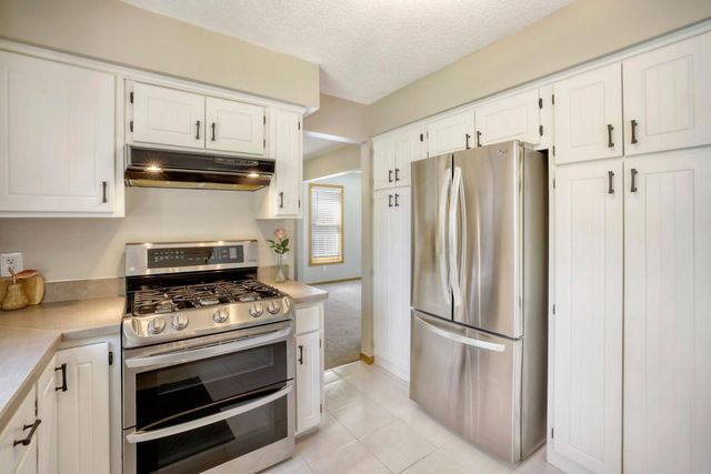1412 Rushmore Crescent, Burnsville, MN 55306