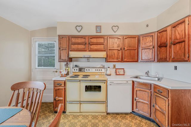 21 Page Drive, Hicksville, NY 11801