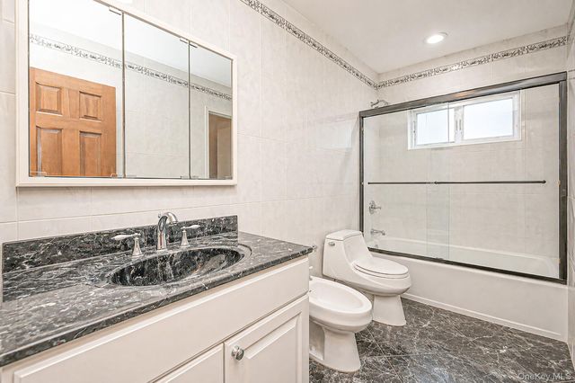 21 Page Drive, Hicksville, NY 11801