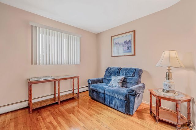 21 Page Drive, Hicksville, NY 11801