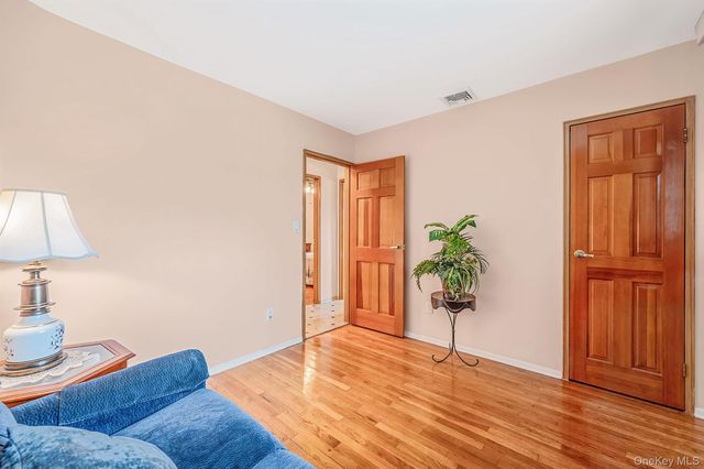 21 Page Drive, Hicksville, NY 11801