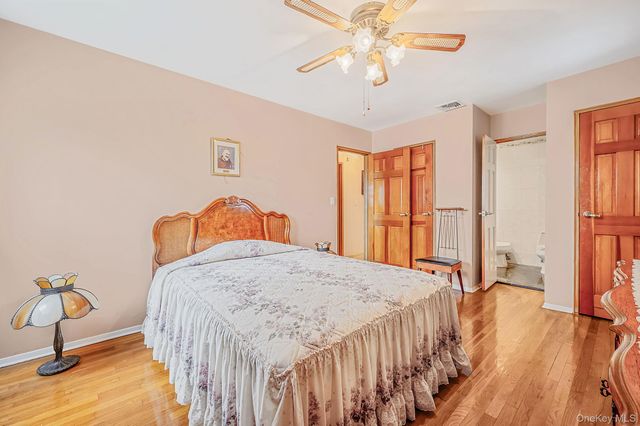 21 Page Drive, Hicksville, NY 11801