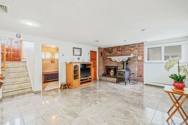 21 Page Drive, Hicksville, NY 11801