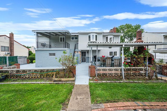 21 Page Drive, Hicksville, NY 11801