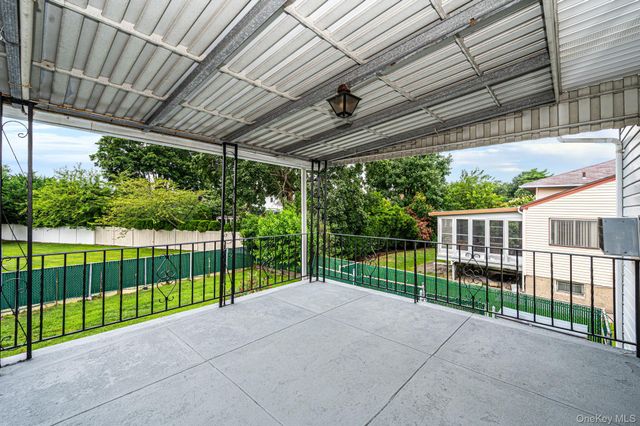 21 Page Drive, Hicksville, NY 11801