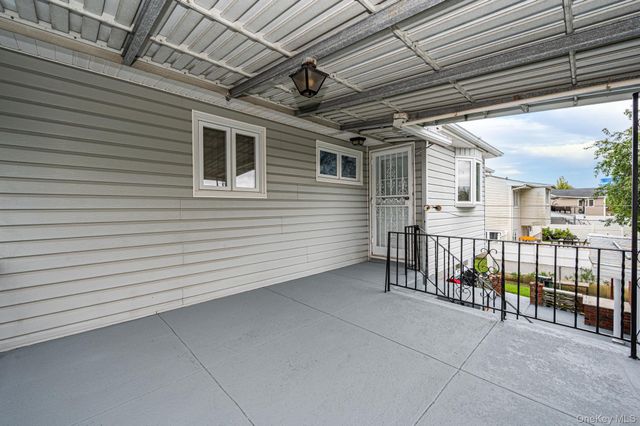 21 Page Drive, Hicksville, NY 11801