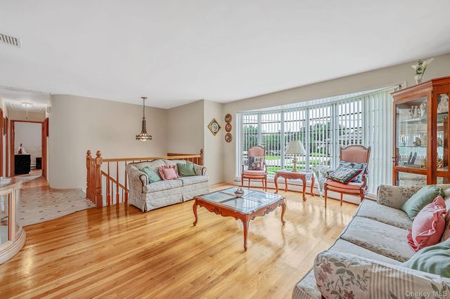 21 Page Drive, Hicksville, NY 11801